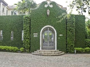 7122 E Lago Dr, Coral Gables, FL 33143
