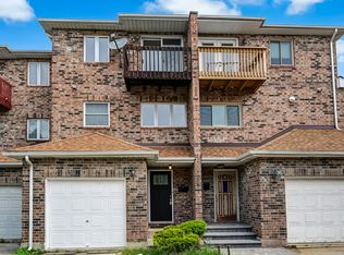 8204 Gruener Ct, Palos Hills, IL 60465