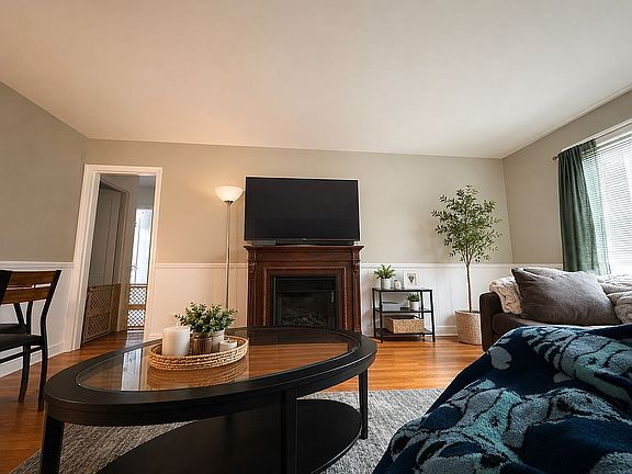 2nd image of 20 Tappan Landing Rd APT 21A