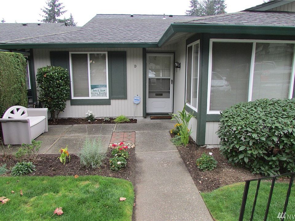 Darling single level condo with a nice patio in front.