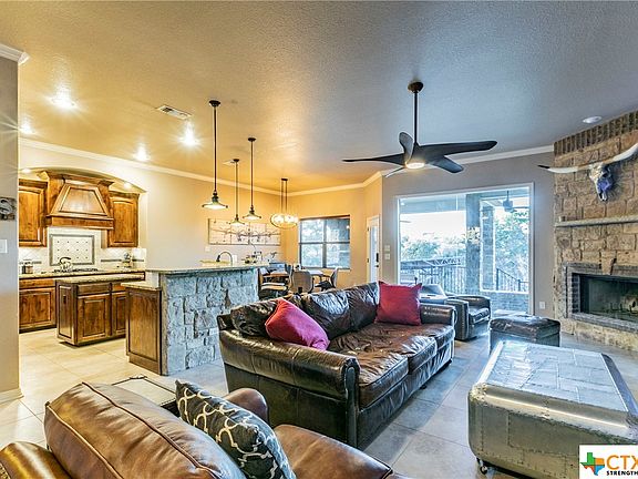 4th image of 3309 De Leon Cir