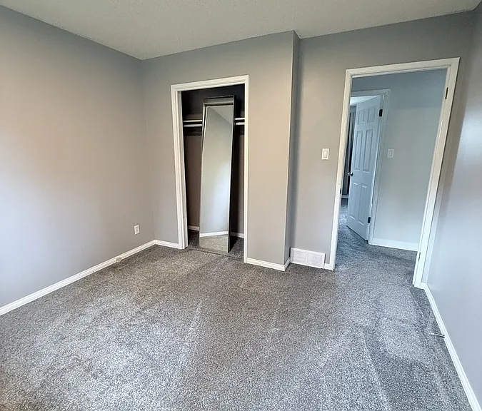 242 Carleton Dr — Photo 4