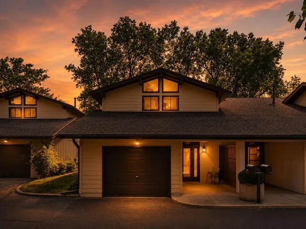 1762 McKnight Rd N #17, Maplewood, MN 55109