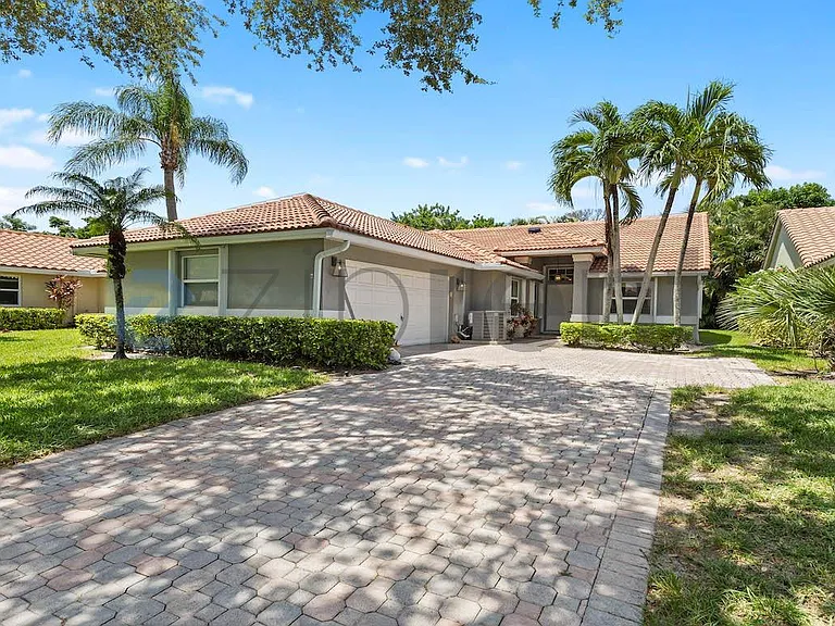 5361 Grande Palm Cir — Photo 1