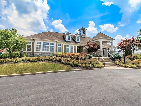 4th image of 1330 Oakhurst Ct