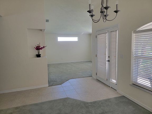 3rd image of 1585 Town Park Dr