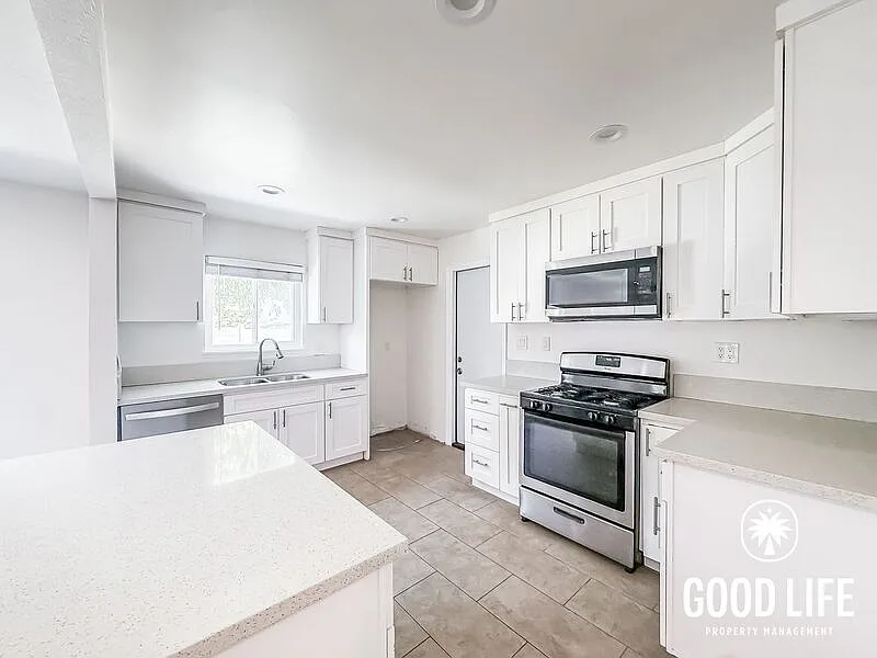 3 bed, 2.0 bath, 1175 sqft, $4,300 — Photo 2