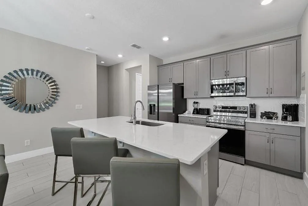 3 bed, 2.5 bath, 1708 sqft, $2,800 — Photo 3