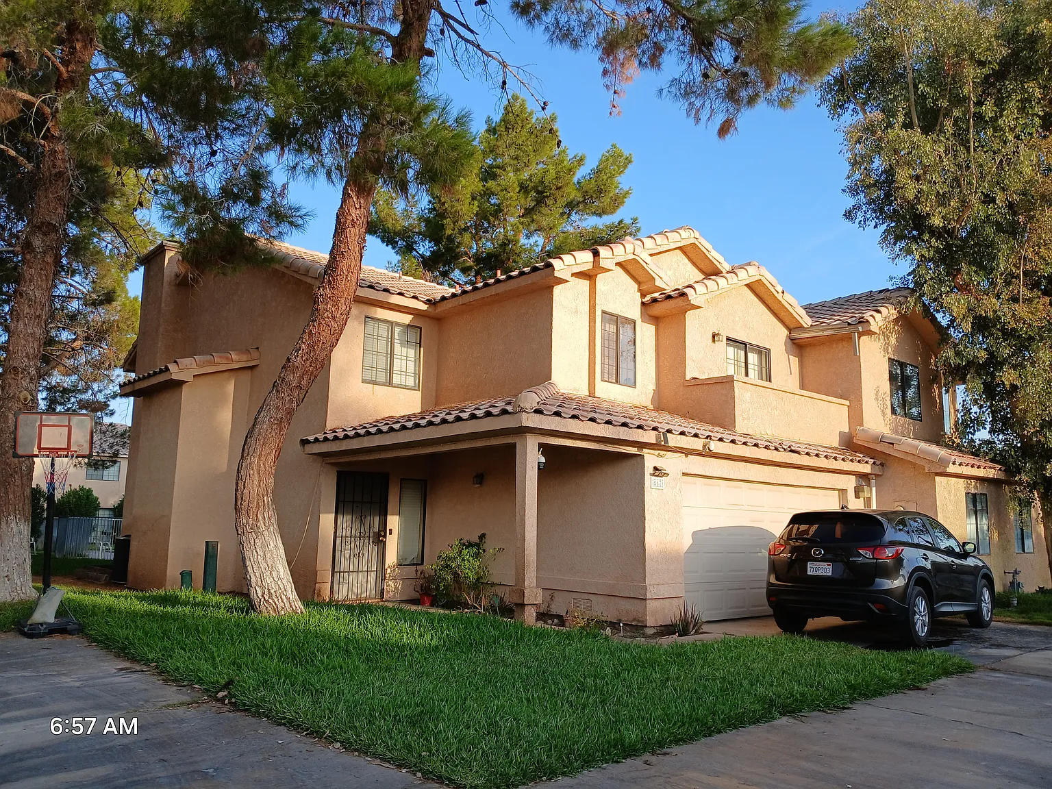 3 bed, 2.5 bath, 1641 sqft, $2,000 — Photo 1