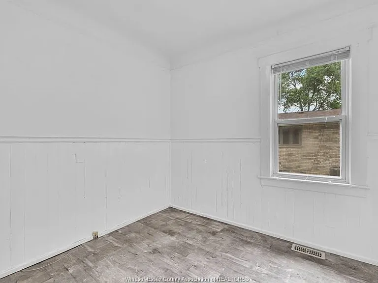 928 Lacasse Blvd — Photo 11