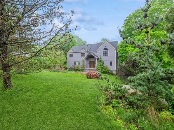 56 Hillside Terrace, Mahopac, NY 10541