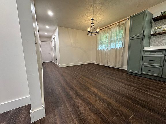 5th image of 1436 Oak Park Cir