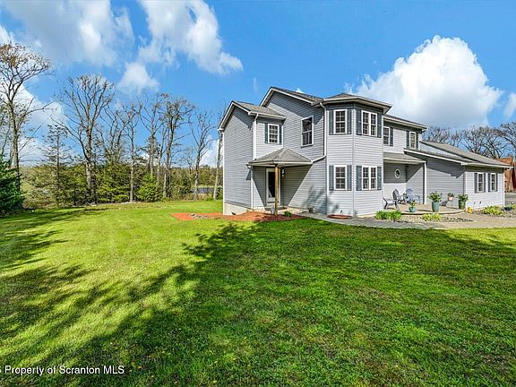 5th image of 51 Mott Dr