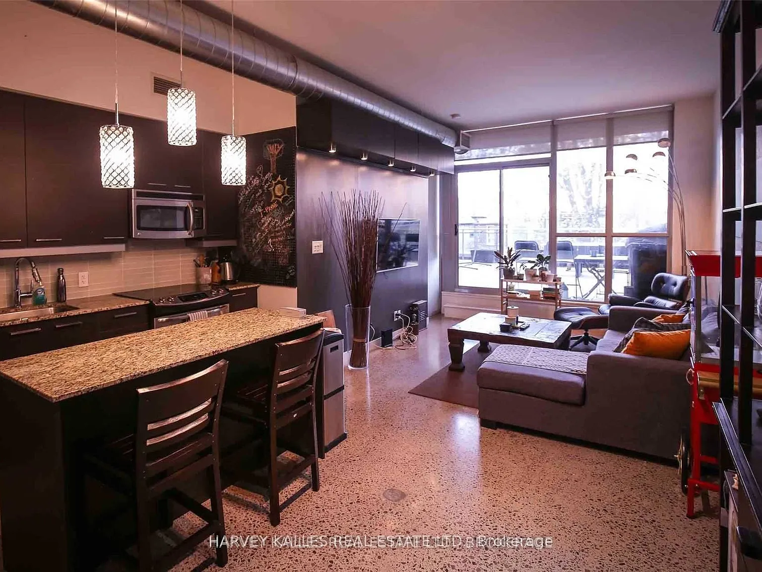 510 King St E — Photo 2