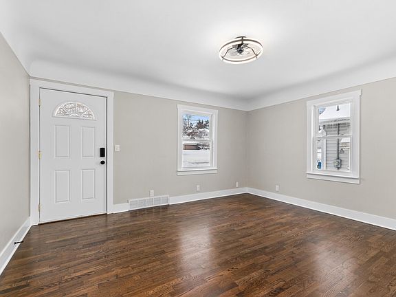 4th image of 1538 Powers Ave NW