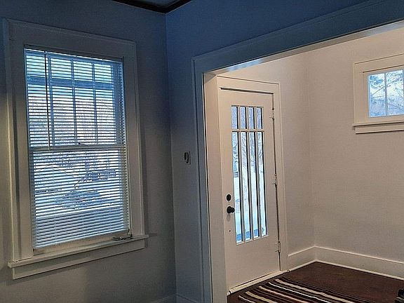 4th image of 721 E G St