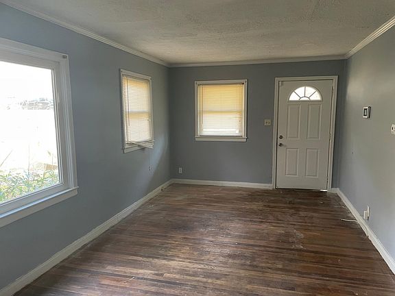 4th image of 216 Sunset Dr