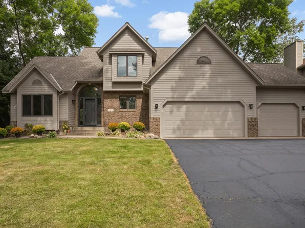 1381 Interlachen Dr, Eagan, MN 55123