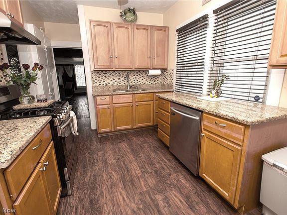 3rd image of 3425 Highview Ave