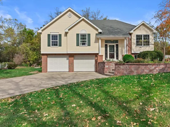 500 Eagle Lake AVENUE, Mukwonago, WI 53149