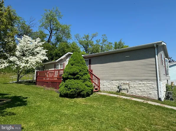 11903 Heather Dr, Hagerstown, MD 21740