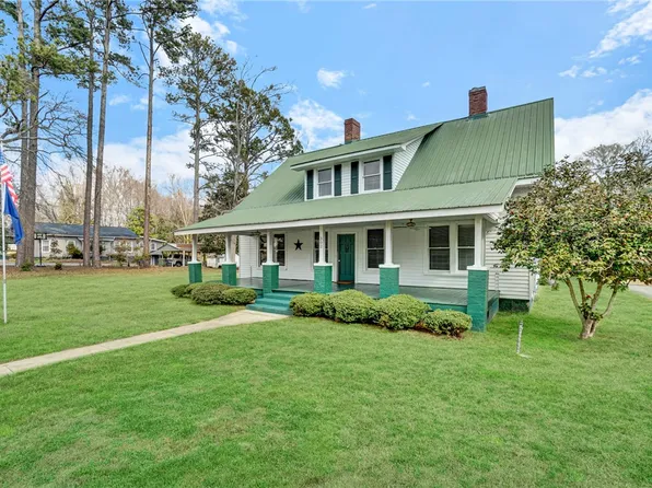 302 Gassaway St, Central, SC 29630