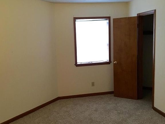 5th image of 200 Rollins Dr APT 37