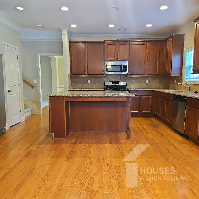204 Wild Meadow Dr — Photo 3