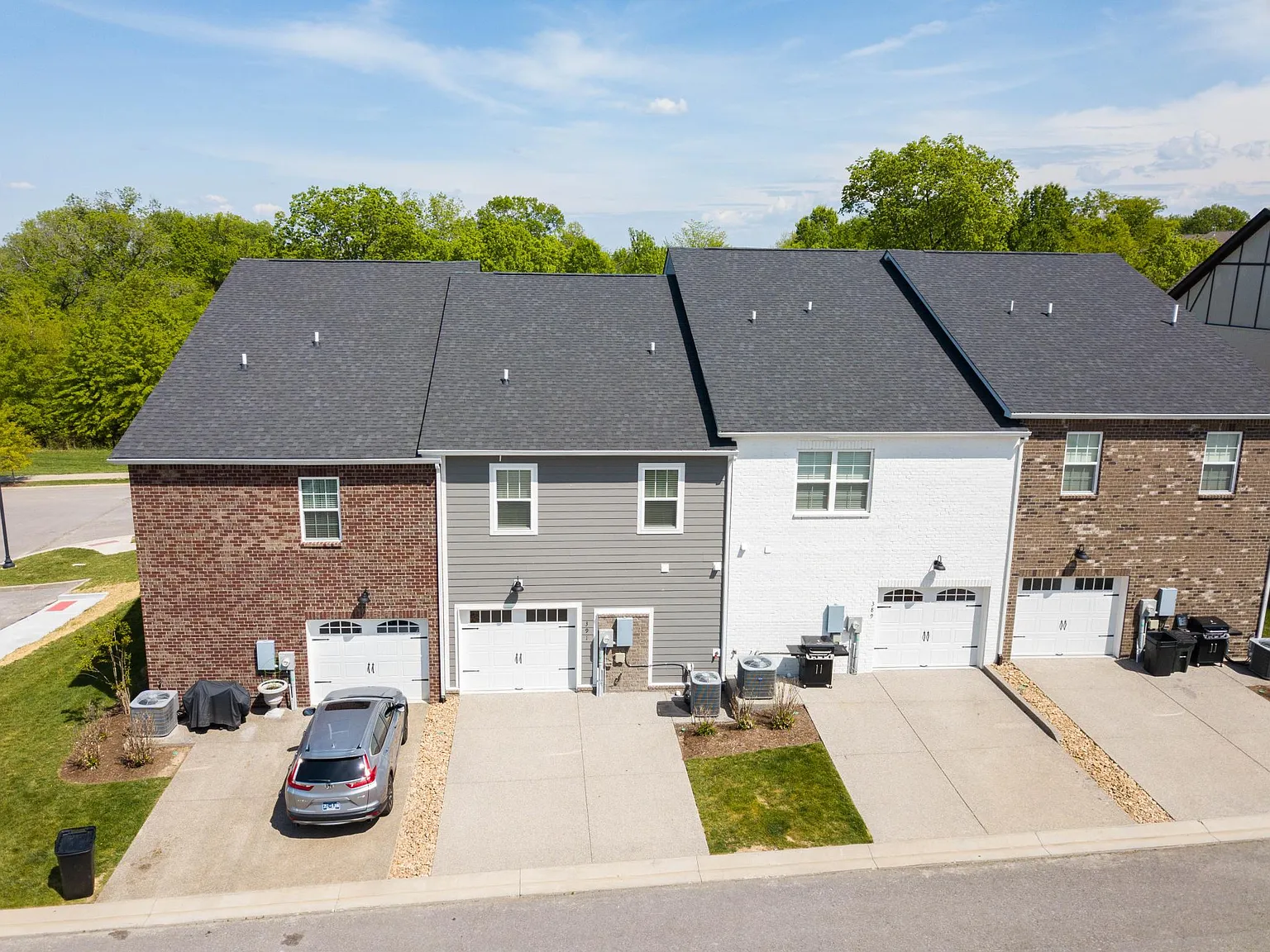3 bed, 2.5 bath, 1752 sqft, $2,300 — Photo 3