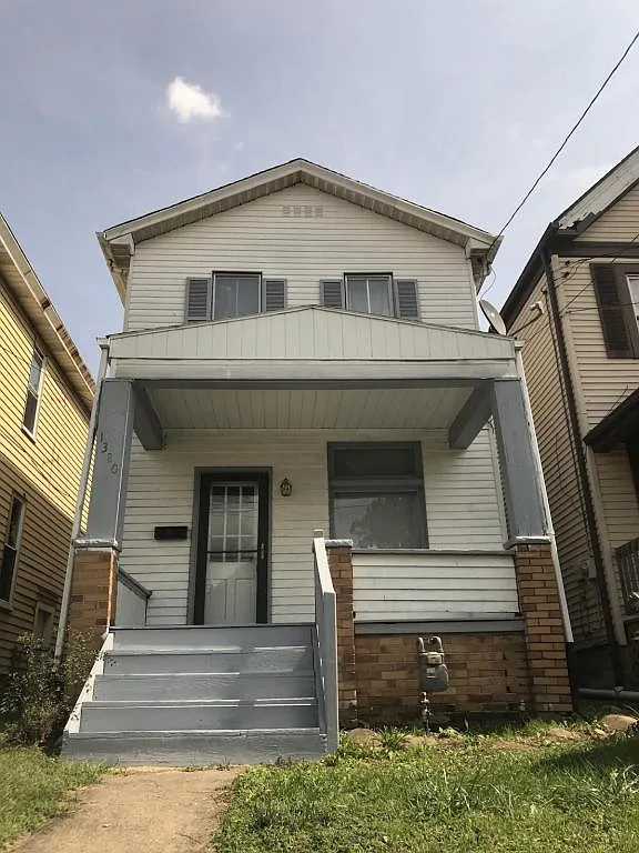 1320 4th Ave — Photo 1