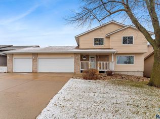 2616 S Avondale Ave, Sioux Falls, SD 57110