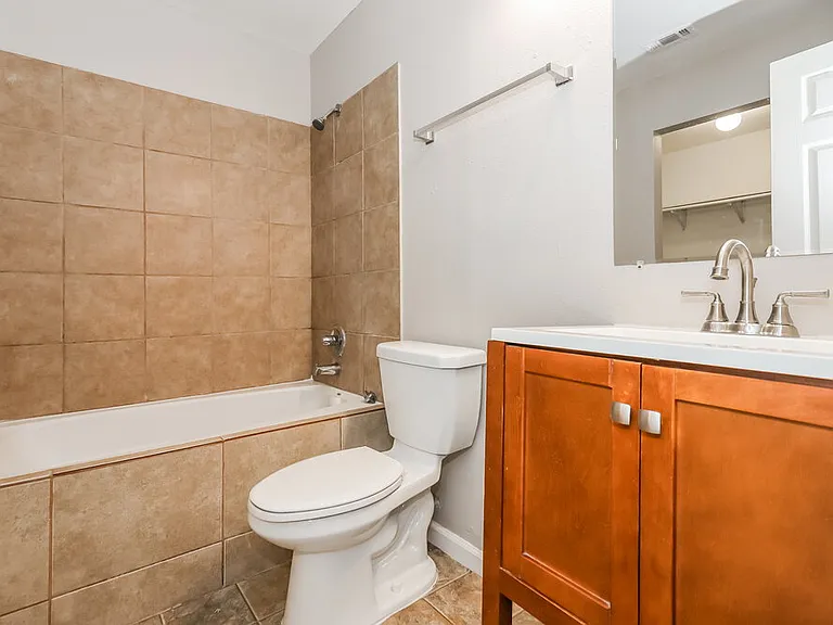 7423 Village Lake Dr — Photo 12
