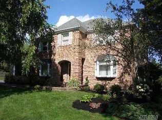 15 Sachem Ct, Farmingville, NY 11738