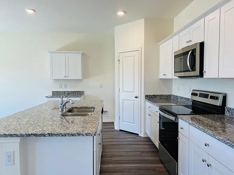 8907 Colony Mdw — Photo 4