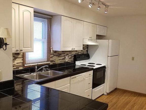 3rd image of 832 Woodgate Dr #107