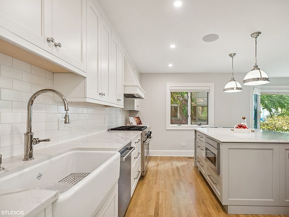 4th image of 55 W Goethe St Unit 1254