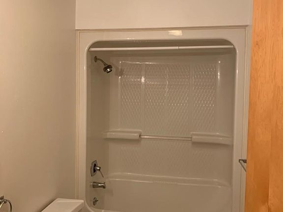 5th image of 110 N Hyde Park Ave #2R