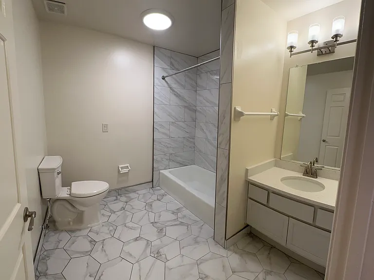2118 Acklen Ave #64 — Photo 24