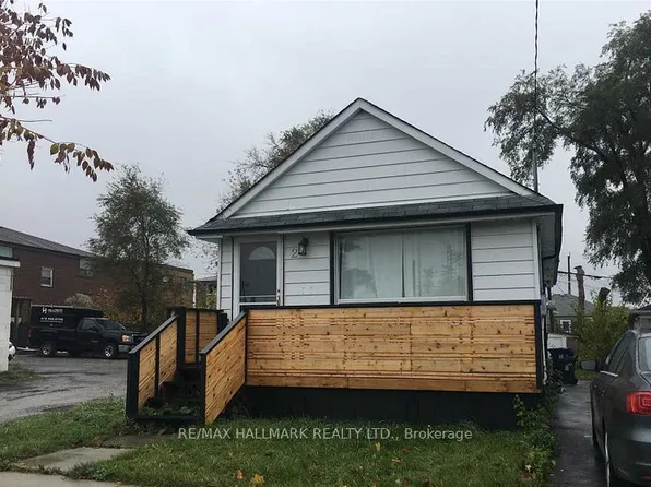 2 Marsh Rd, Toronto, ON M1K 1Y7