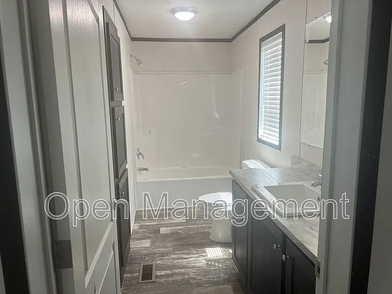 825 1st Ave E #87 — Photo 12