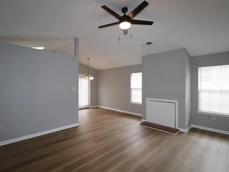 125 Christopher Dr — Photo 7