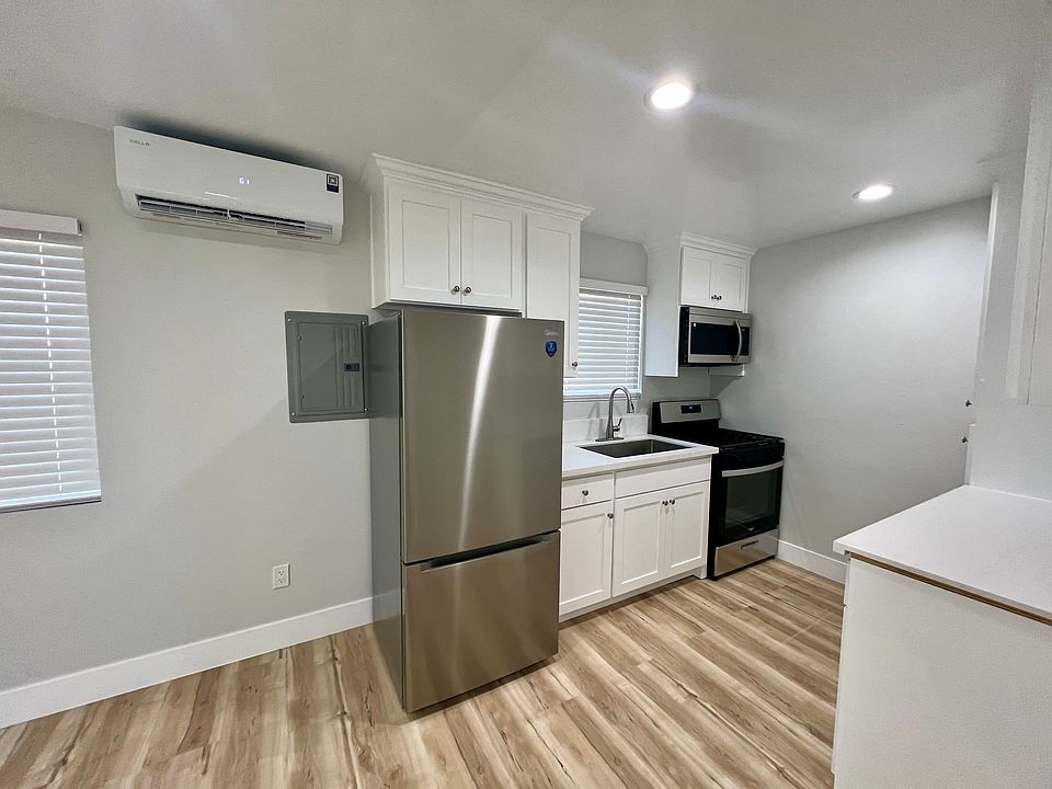 1st image of 10902 S Prairie Ave #2