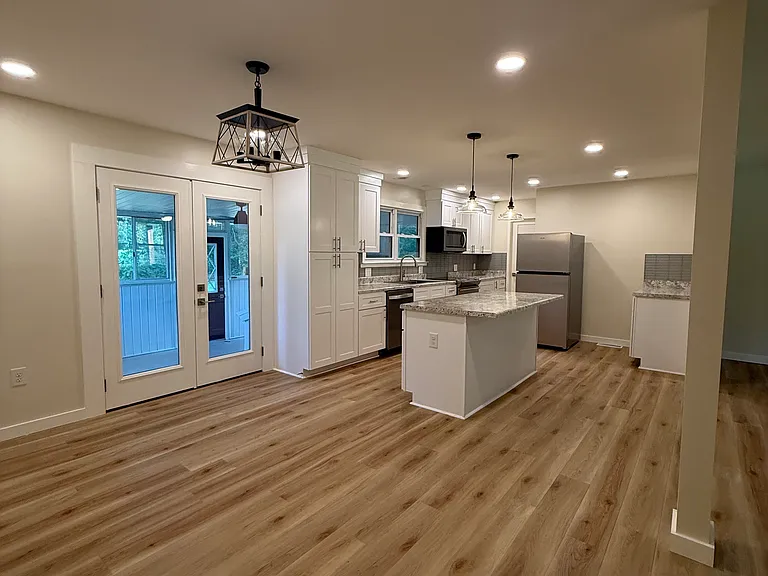 2360 Parkway Dr SE — Photo 9