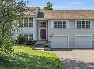 40 Saint John Ln APT 3, Hampstead, NH 03841