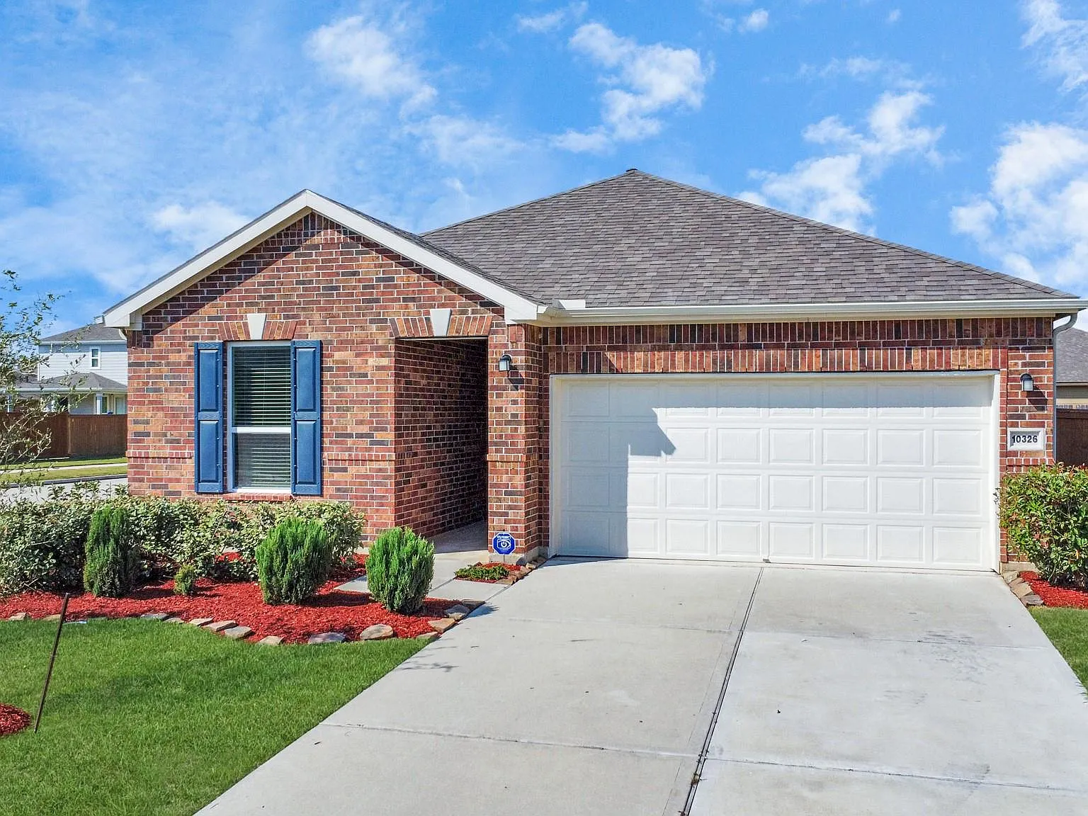 4 bed, 2.0 bath, 2004 sqft, $2,250 — Photo 1