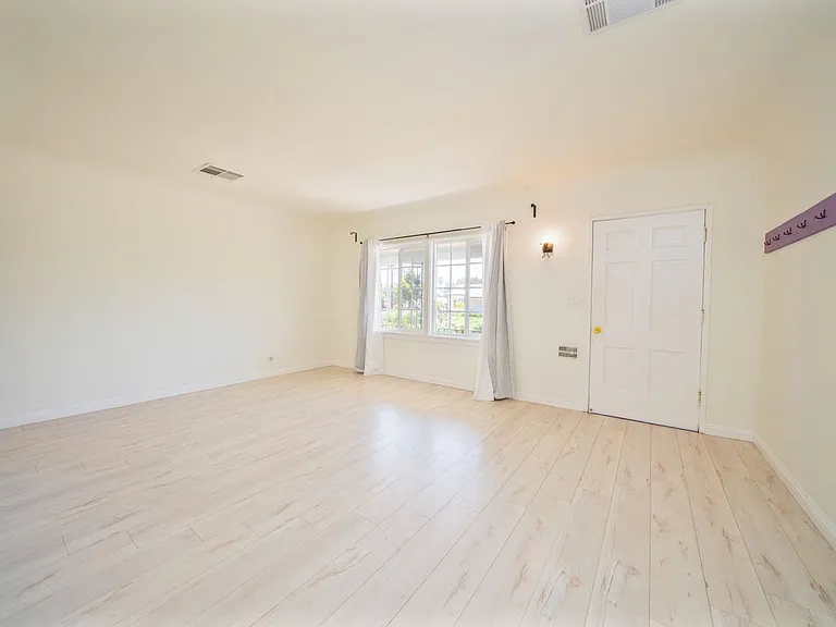 349 E Newman Ave #A — Photo 13