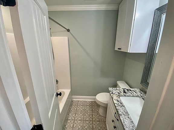 5th image of 425 Avalon St