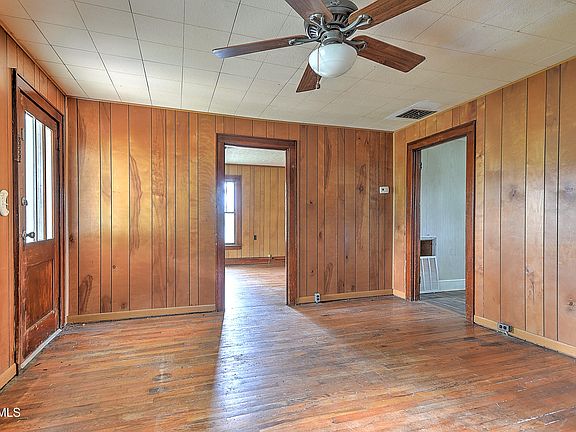 4th image of 900 Fairview Ave