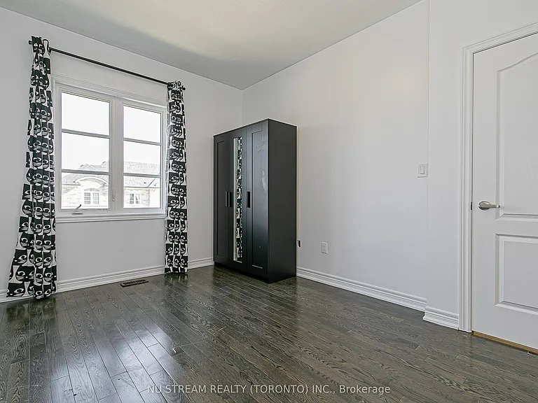 194 Paradelle Dr — Photo 34