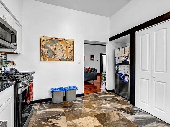 4th image of 800 Myrtle St NE